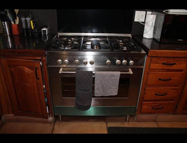 3 BEDROOM HOUSE FOR SALE IN KENSINGTON